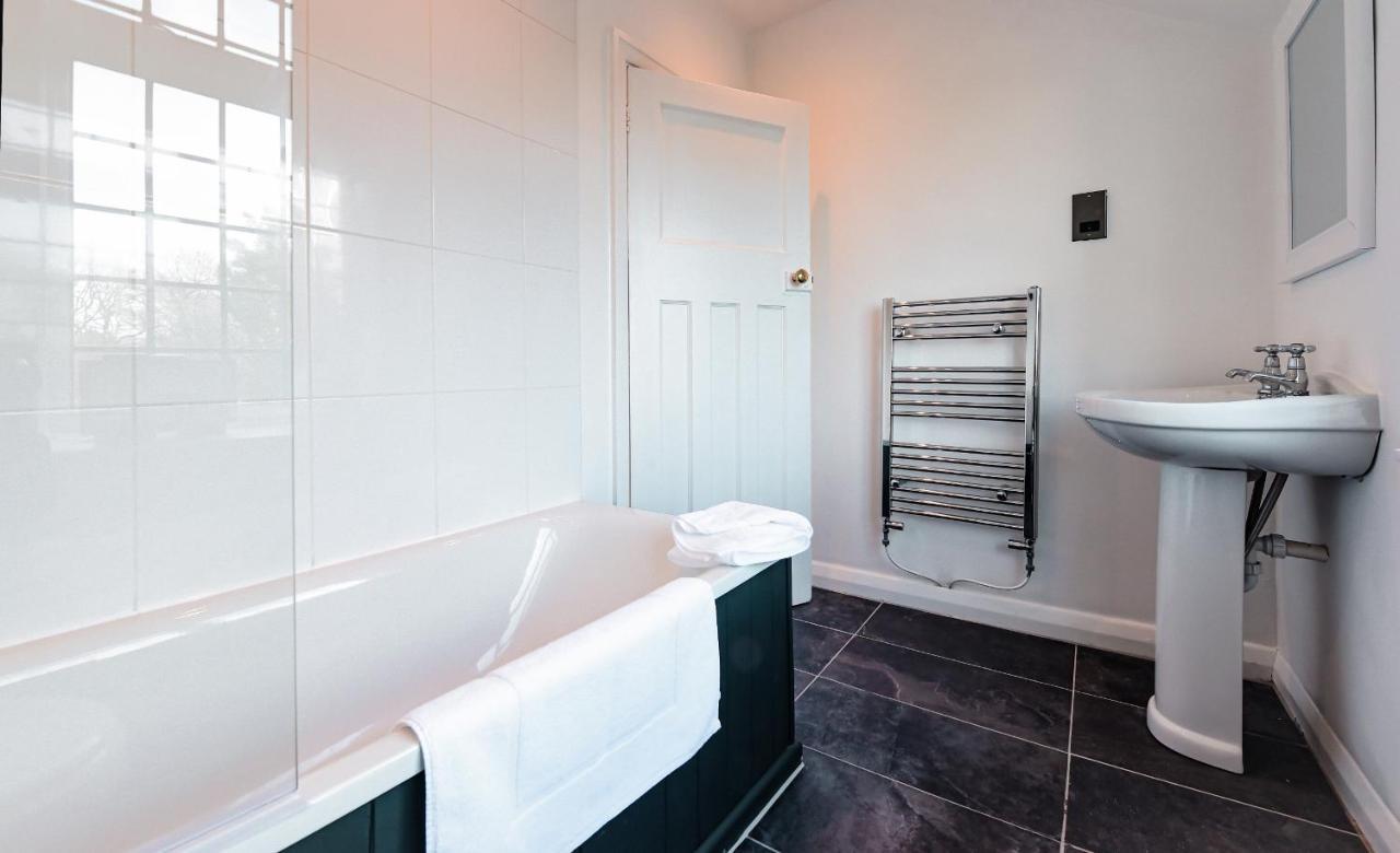 Hilltop Country House Macclesfield Extérieur photo